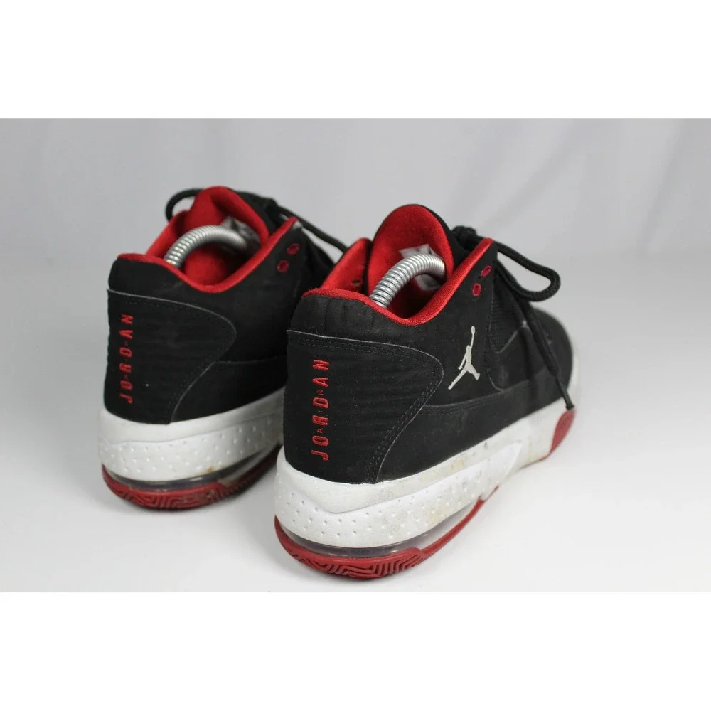 Jordan Max Aura 2 Mens Basketball Shoes Black Red White CK6636-006 Size 10.5